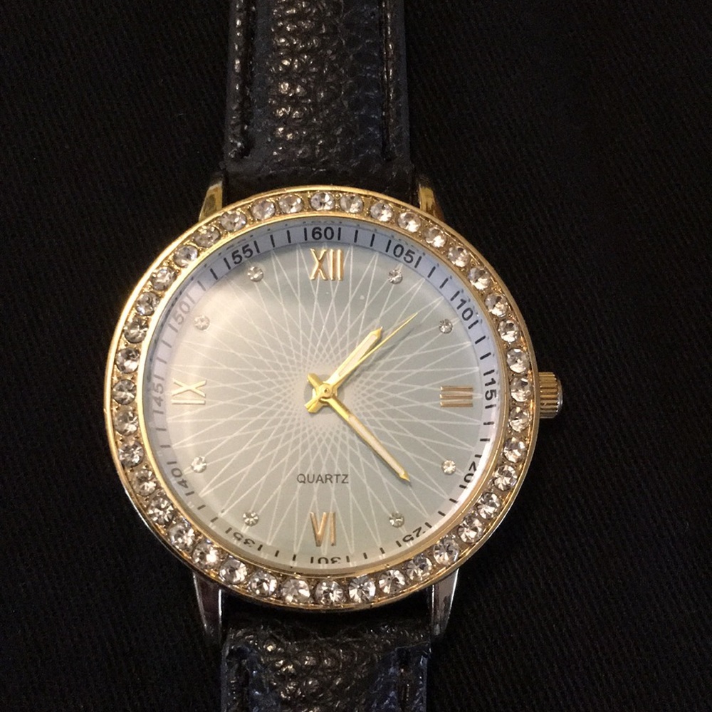 NWT Chunky blingy baby blue face watch